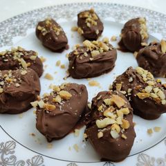 A picture of Snickers: Chocolatey dates.