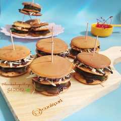 Dorayaki Sliders রেসিপির প্রধান ছবি