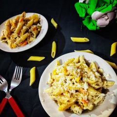 Italian white sauce pasta A picture of Italian white sauce pasta.