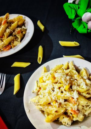 A picture of Italian white sauce pasta.