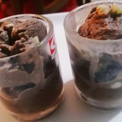 A picture of Chocolate pudding with icecream.