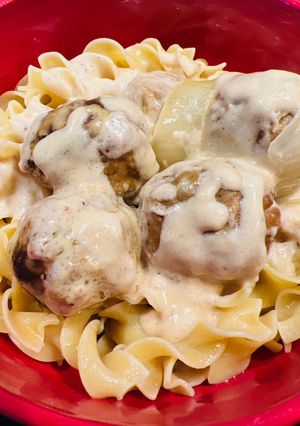 A picture of Crockpot Alfredo Italian Meatballs.
