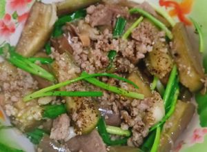 Hình của món Cà tím xào thịt bằm.