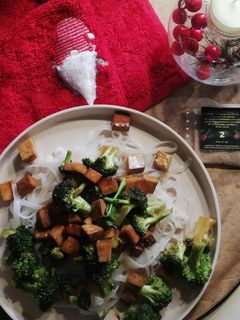 Une photo de Brocoli et tofu fumé