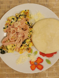 Una foto de Huevos con Espinaca y Tomate