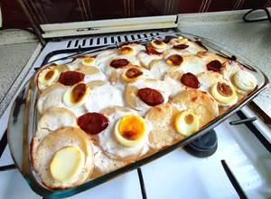 Hagyományos rakott krumpli 🥚🥔🥓 recept fotója