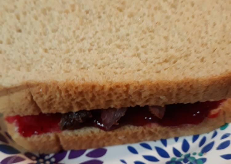 Simple Way to Make Speedy Lingonberry and Bacon Sandwich