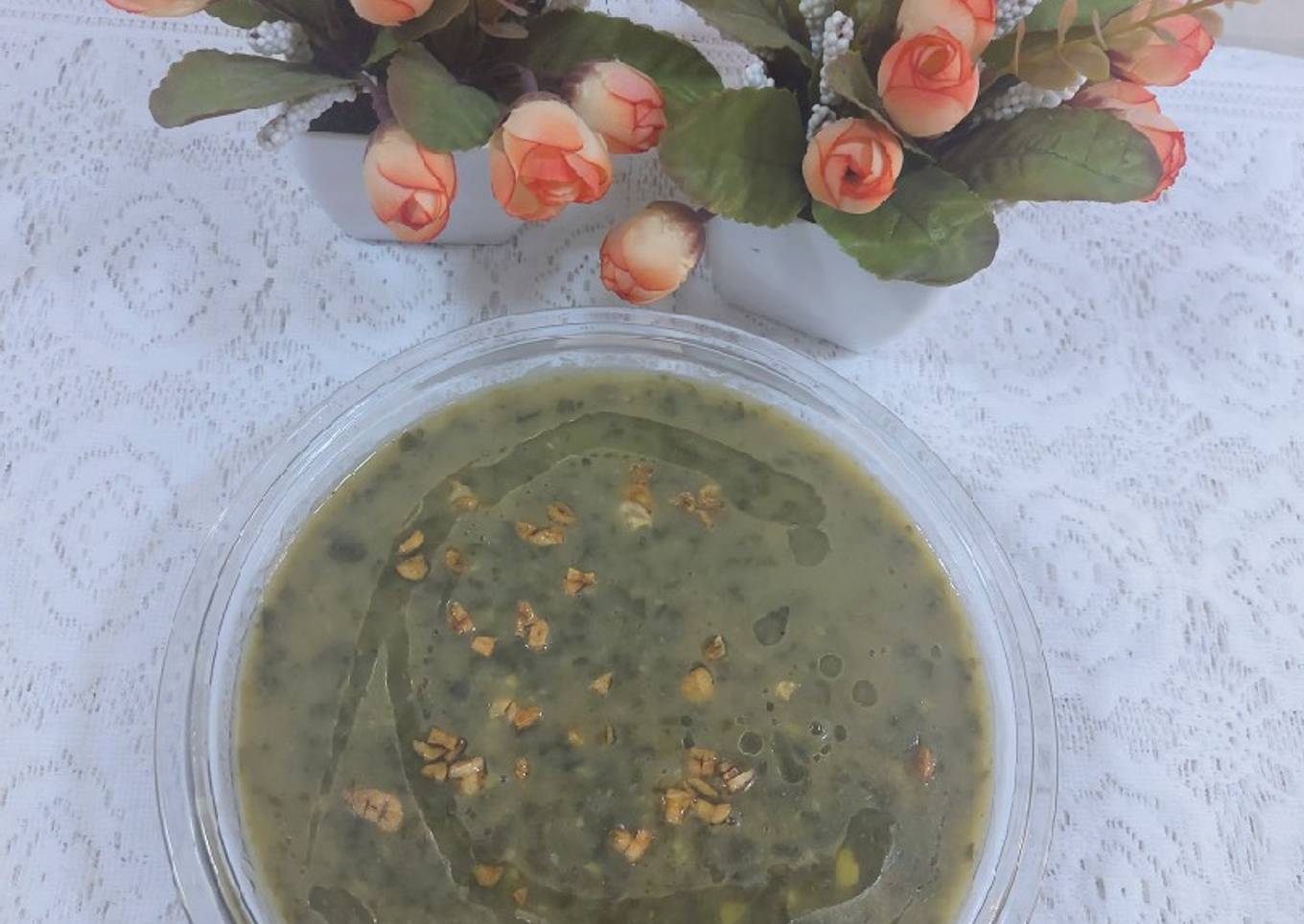 Garlic tarka spenich with chana dal