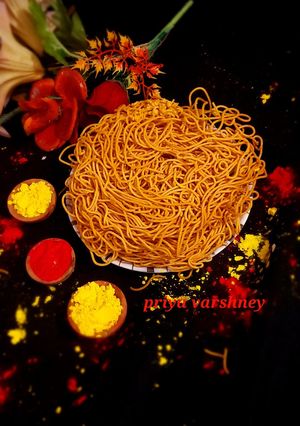 बेसन के नमकीन सेव (besan ke namkeen sev recipe in Hindi) रेसिपी मुख्य फोटो