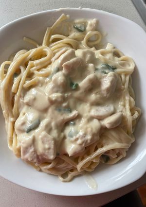 Una foto de Fideos con pollo bechamel