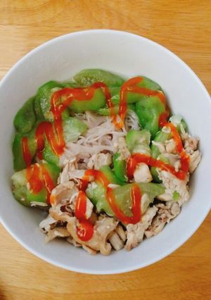 Hình của món Bún gạo lứt xào mướp và thịt gà.
