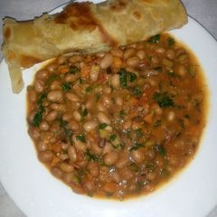 A picture of Carrot chapati served with yellow beans.