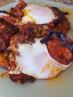 Una foto de Huevos a la flamenca ricos de la Brigada Espartana