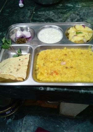 A picture of Khichadi.
