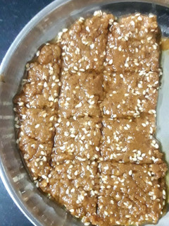 સુખડી (Sukhdi Recipe In Gujarati) રેસીપી મુખ્ય ફોટો