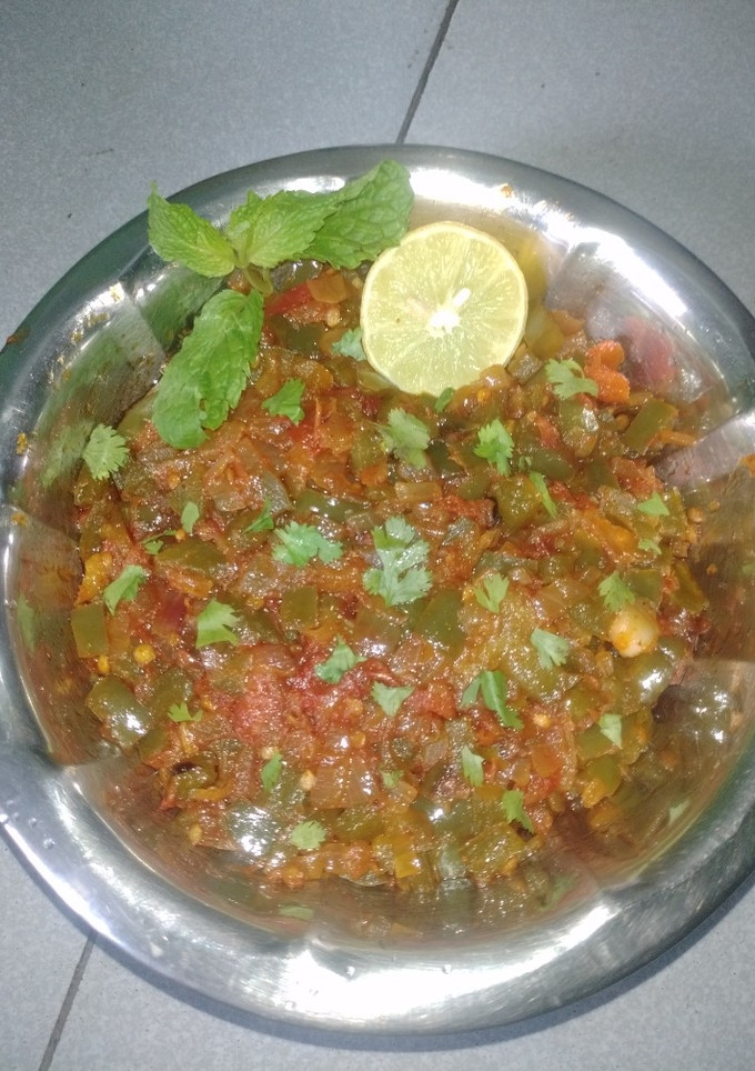 குடை மிளகாய் தொக்கு (Kudaimilakaai thokku recipe in tamil) செய்முறை முக்கிய புகைப்படம்