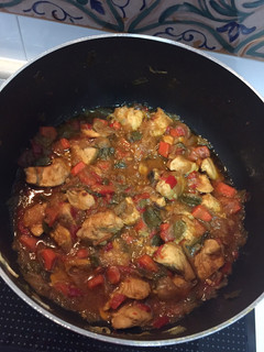 Una foto de Pollo en salsa, fácil y rápido