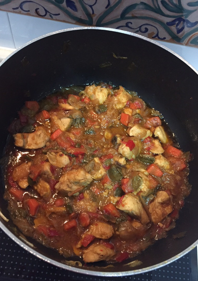 Una foto de Pollo en salsa, fácil y rápido
