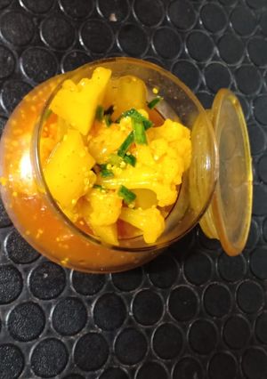 A picture of Cauliflower aachar.