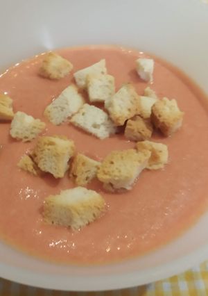 Una foto de Salmorejo andaluz, con o sin pan