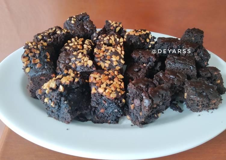 Langkah mengolah Choconut Brownies (oven tangkring), Lezat Sekali