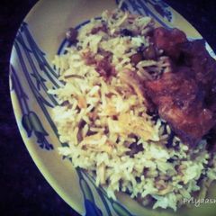 A picture of Pulao with Curshed Chicken & Peas.