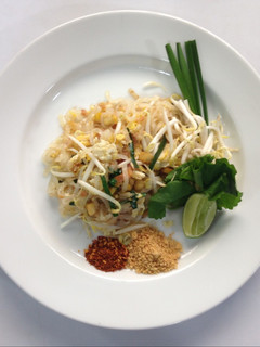 A picture of Thai style fried noodles.