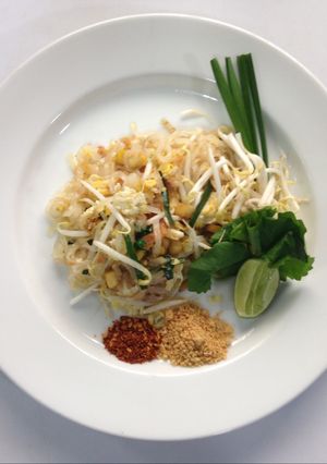 A picture of Thai style fried noodles.