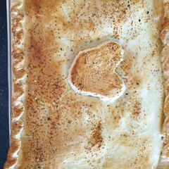 A picture of Cornbeef pie.