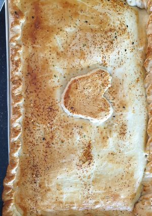 A picture of Cornbeef pie.