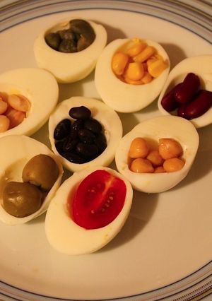 Zdjęcie przepisu Mieszanka a la jajka w mundurkach.