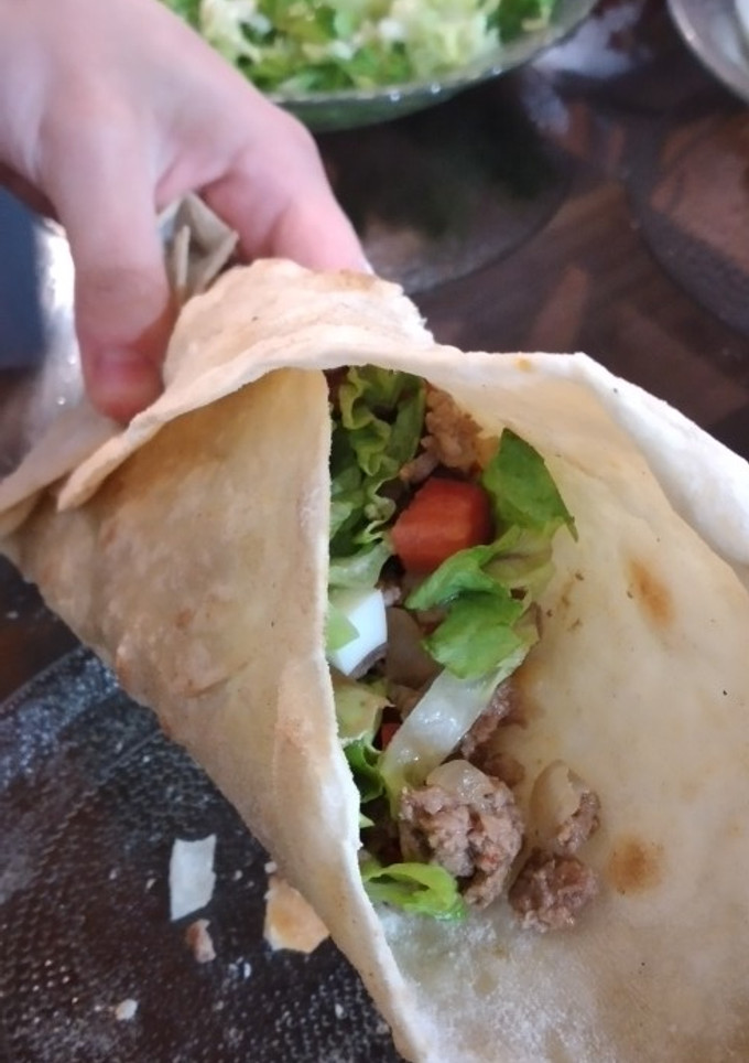 Una foto de Tacos! (Carne, pollo, lechuga, tomate, choclo y huevo)