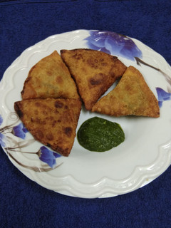 પંજાબી સમોસા (Punjabi Samosa Recipe In Gujarati) રેસીપી મુખ્ય ફોટો