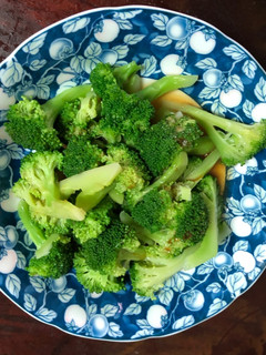 涼拌芥末綠花椰菜 的食譜成品照片