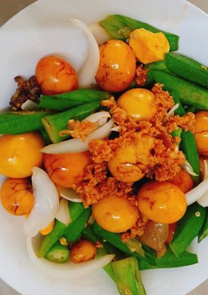 Hình của món Trứng non cháy tỏi.