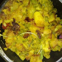 A picture of Badhakopi ghonto (cabbage and Potatoes curry).