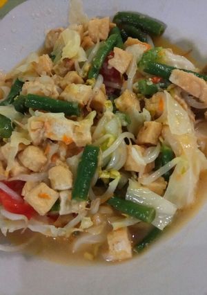 Foto resep Oseng tahu tempe kacang panjang tauge kol dan timun