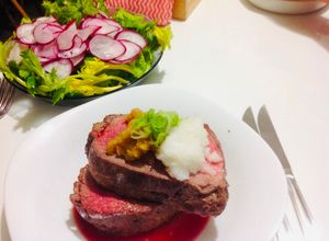 Una foto de Solomillo con salsa de rábano Daikon rallado🇺🇾🇯🇵サーロインステーキおろしソース