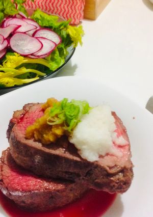 Una foto de Solomillo con salsa de rábano Daikon rallado🇺🇾🇯🇵サーロインステーキおろしソース