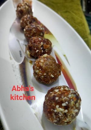 A picture of Fig-dates instant dry fruits ladoo.