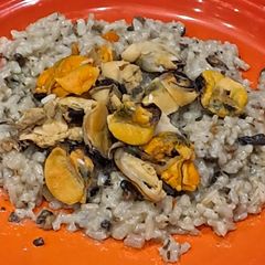 Mussels and Mushroom Risotto, Dairy-free A picture of Mussels and Mushroom Risotto, Dairy-free.