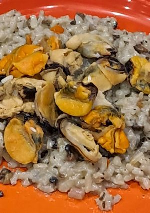 A picture of Mussels and Mushroom Risotto, Dairy-free.