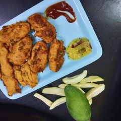 A picture of Rawmango pakodas🍋.
