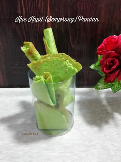 Foto resep 606.Kue Kapit (Semprong) Pandan