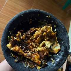 A picture of Telur Penyet Kecap.