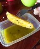 Papas al horno con salsa de albahaca y Limón