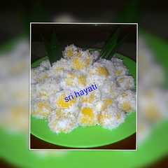 A picture of Klepon labu kuning.
