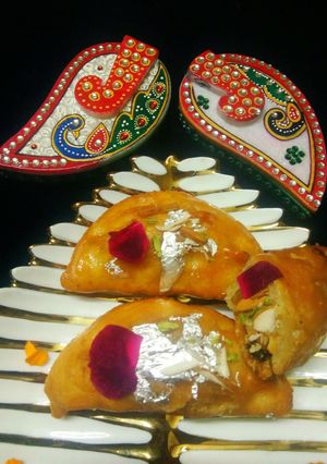A picture of Mawa gujiya.