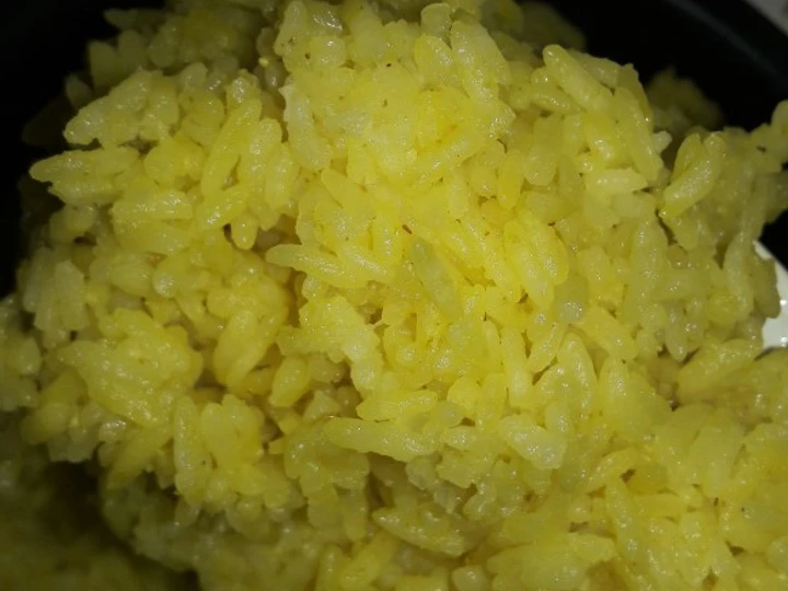 Cara Simple Menyiapkan Resep  Nasi kuning magic com praktis yang Bikin Ngiler, Enak Banget