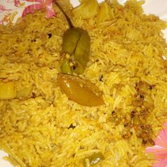 A picture of Aloo ki tahiri.